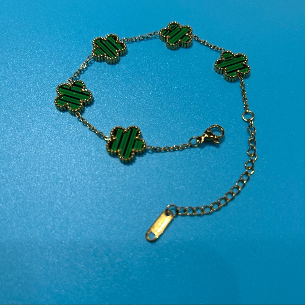 Green New Four Leaf Clover Bracelet for Everyday.